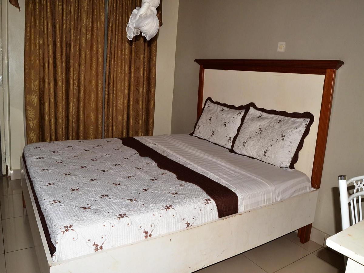The Happy Hour Bed & Breakfast Kigali Exterior photo