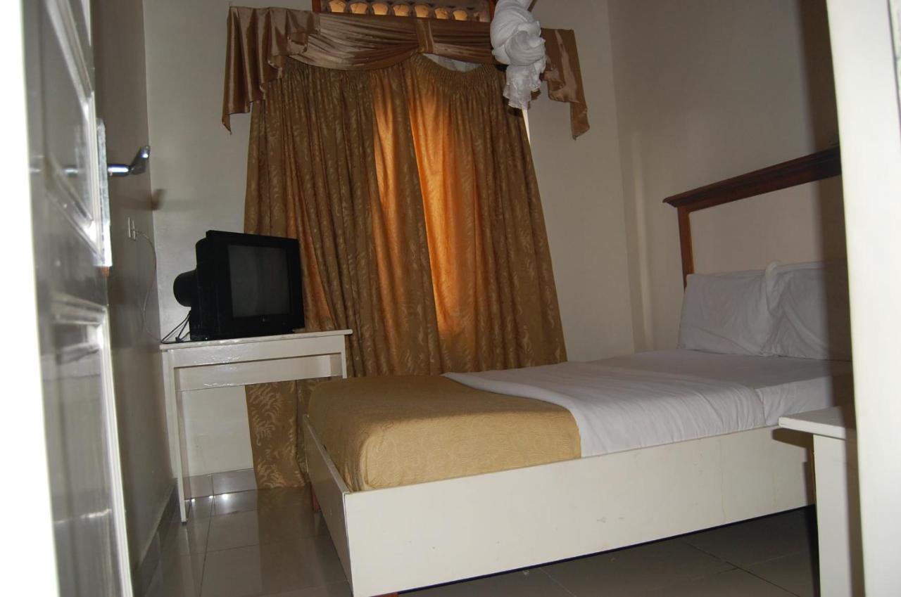 The Happy Hour Bed & Breakfast Kigali Exterior photo