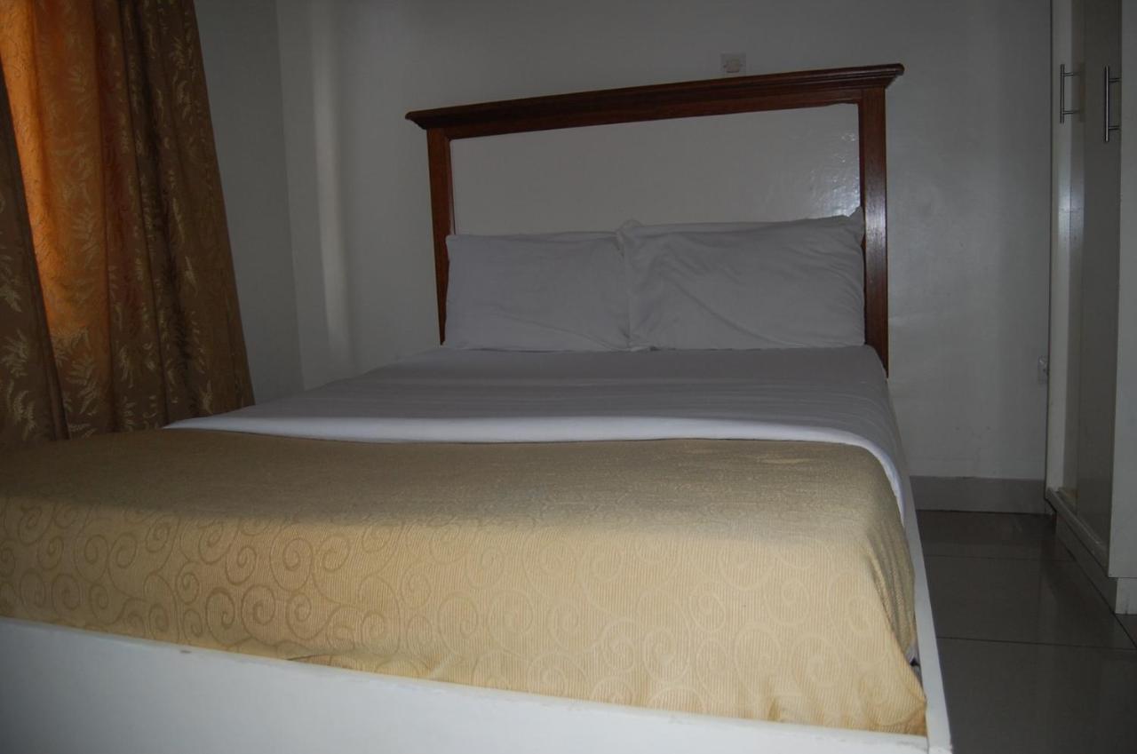 The Happy Hour Bed & Breakfast Kigali Exterior photo